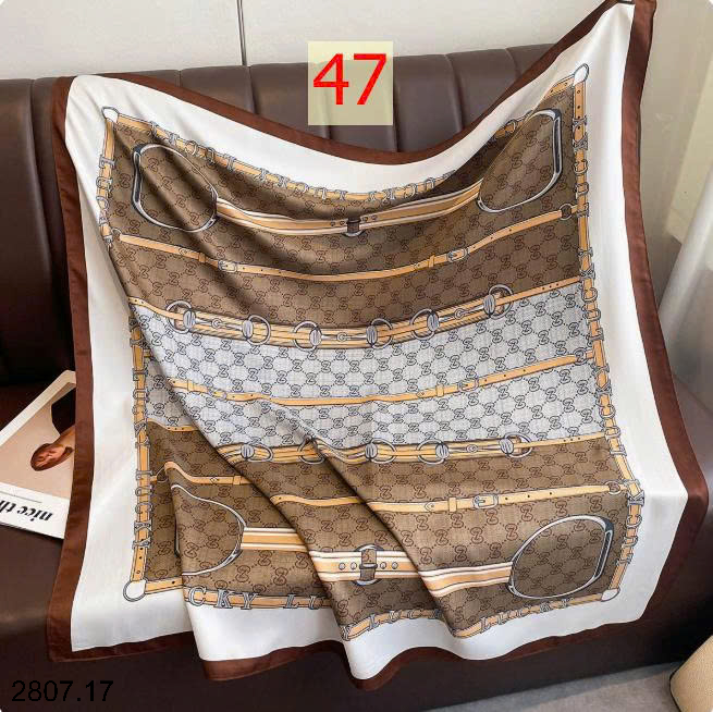 26HA2807.17 - SET 2 KHĂN LỤA VUÔNG QUÀNG CỔ