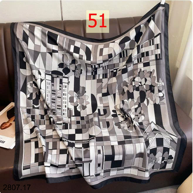 26HA2807.17 - SET 2 KHĂN LỤA VUÔNG QUÀNG CỔ