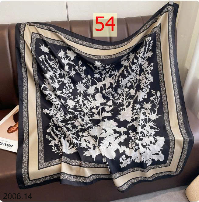 26HA2008.14 - SET 2 KHĂN LỤA VUÔNG QUÀNG CỔ
