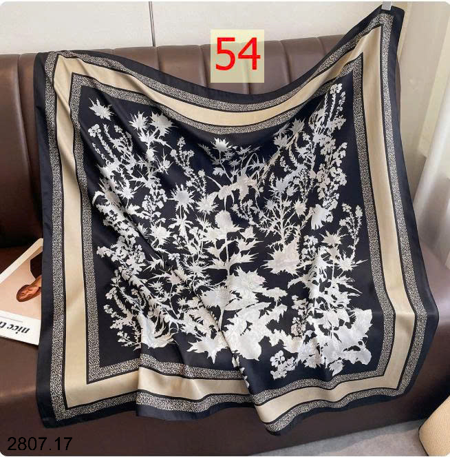 26HA2807.17 - SET 2 KHĂN LỤA VUÔNG QUÀNG CỔ