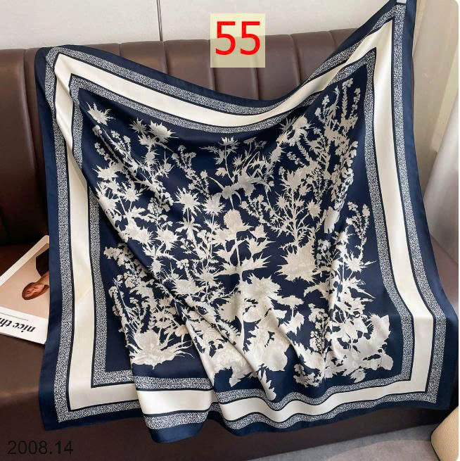 26HA2008.14 - SET 2 KHĂN LỤA VUÔNG QUÀNG CỔ