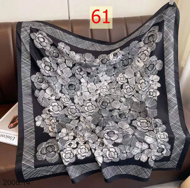 26HA2008.14 - SET 2 KHĂN LỤA VUÔNG QUÀNG CỔ