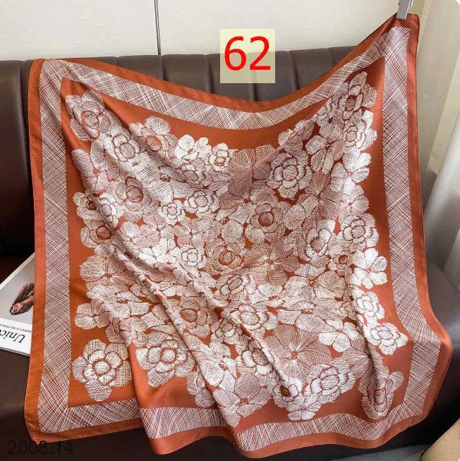 26HA2008.14 - SET 2 KHĂN LỤA VUÔNG QUÀNG CỔ
