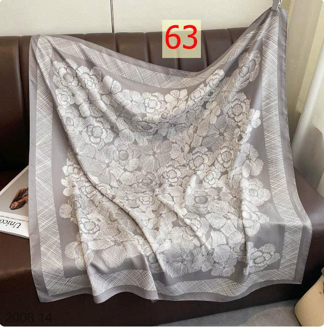 26HA2008.14 - SET 2 KHĂN LỤA VUÔNG QUÀNG CỔ