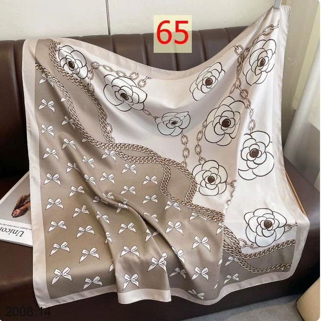 26HA2008.14 - SET 2 KHĂN LỤA VUÔNG QUÀNG CỔ