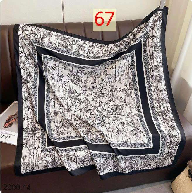 26HA2008.14 - SET 2 KHĂN LỤA VUÔNG QUÀNG CỔ