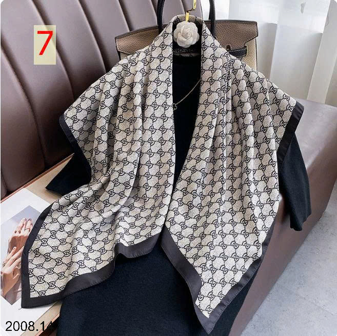 26HA2008.14 - SET 2 KHĂN LỤA VUÔNG QUÀNG CỔ