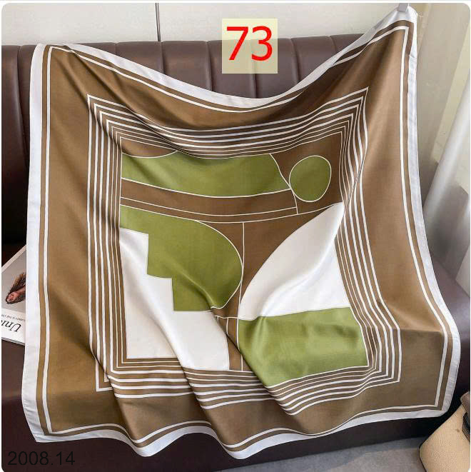 26HA2008.14 - SET 2 KHĂN LỤA VUÔNG QUÀNG CỔ
