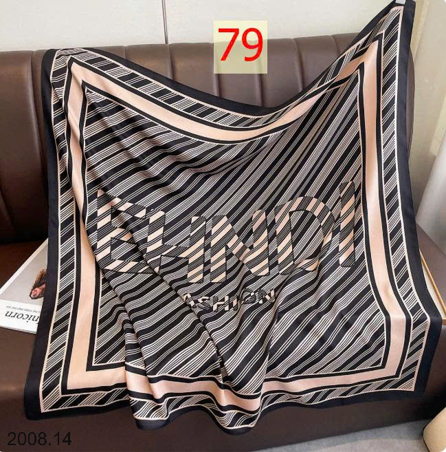 26HA2008.14 - SET 2 KHĂN LỤA VUÔNG QUÀNG CỔ