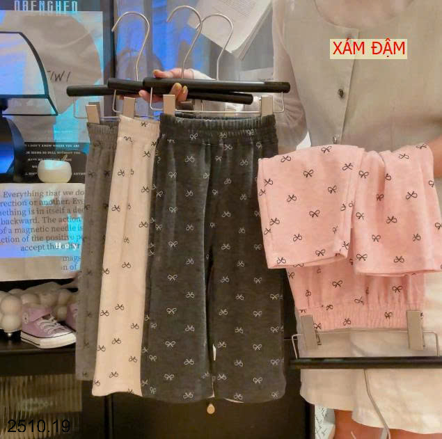 26HA2510.19 - SET 2 QUẦN NỈ HÌNH NƠ CHO BÉ