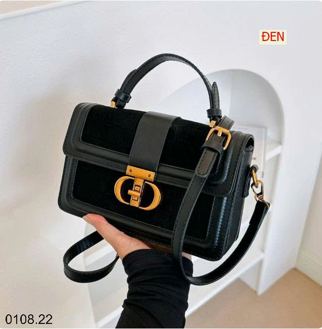 26HA0108.22 - TÚI VUÔNG NHỎ XÁCH TAY