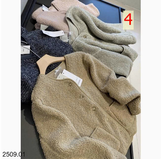 26HA2509.01 - ÁO KHOÁC LÔNG CỪU CỔ V CHO NỮ