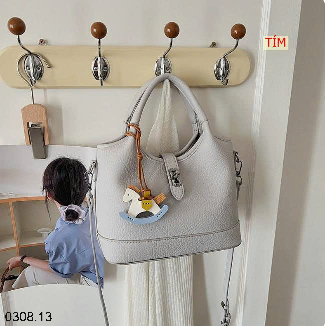 26HA0308.13 - TÚI XÁCH NỮ MÓC NGỰA
