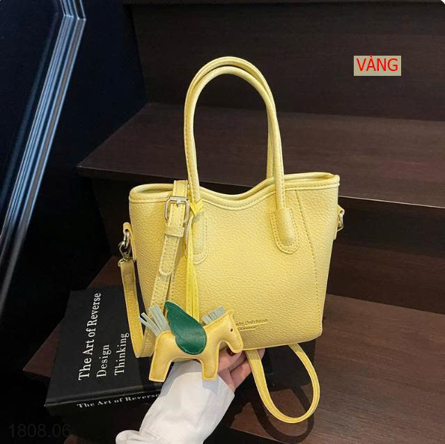 26HA1808.06 - TÚI MINI KÈM MÓC NGỰA XINH