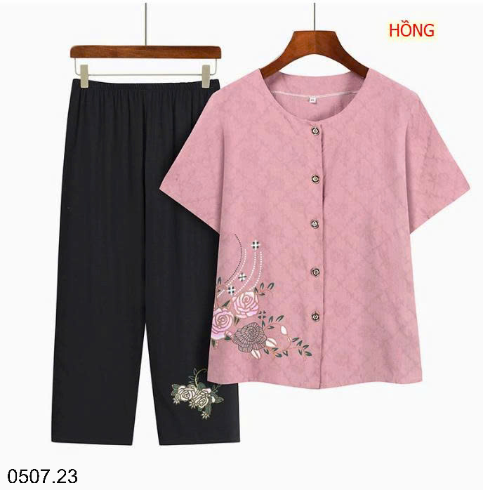 26HA0507.23 - BỘ TRUNG NIÊN CÚC GIỮA QUẦN ĐEN