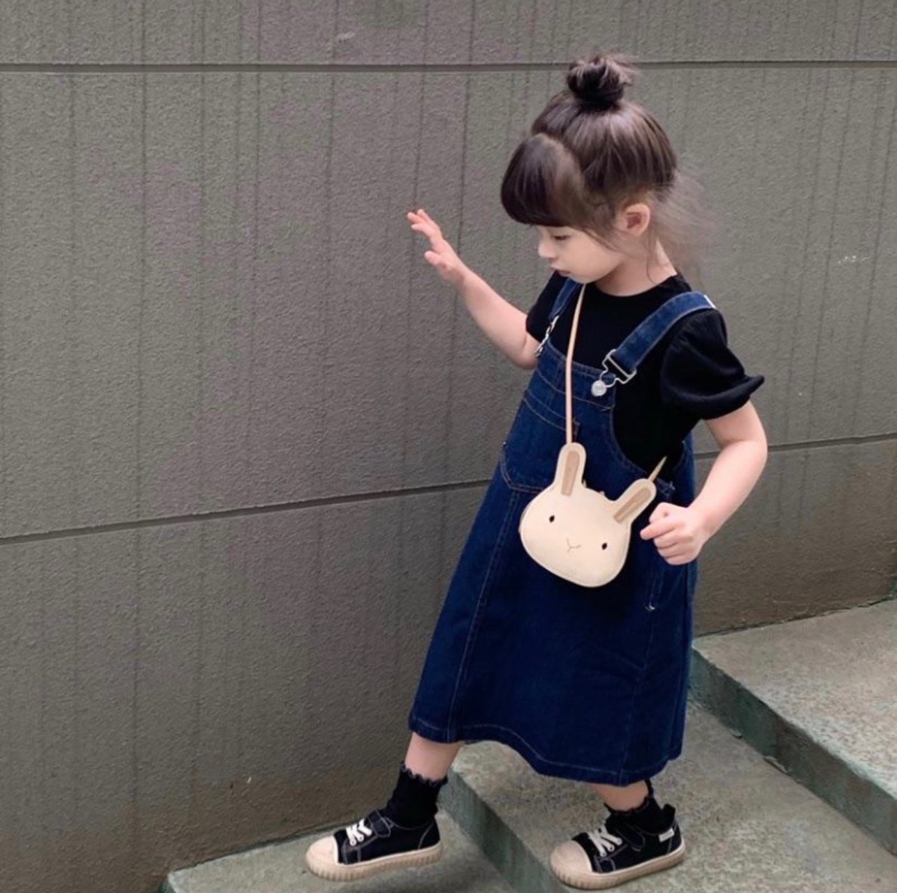 OD105 -  SÉT YẾM KÈM ÁO ĐEN CỘC TAY KIDS XINH XẮN