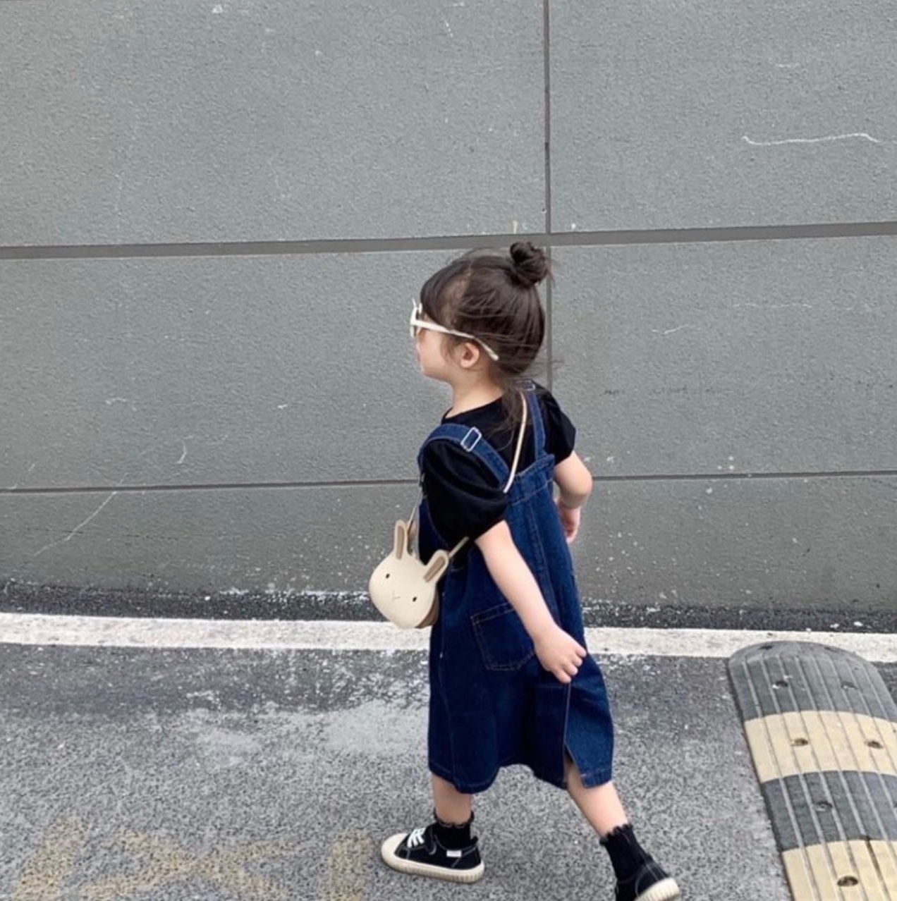 OD105 -  SÉT YẾM KÈM ÁO ĐEN CỘC TAY KIDS XINH XẮN