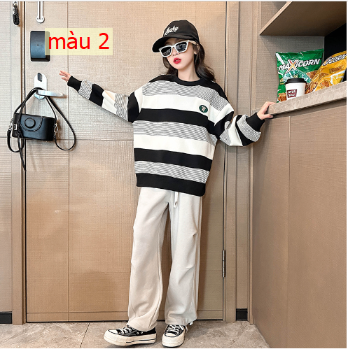 HH29118 - ÁO NỈ KẺ W BÉ GÁI
