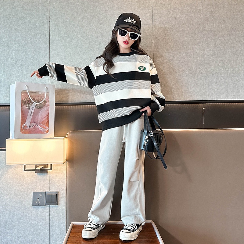 HH29118 - ÁO NỈ KẺ W BÉ GÁI