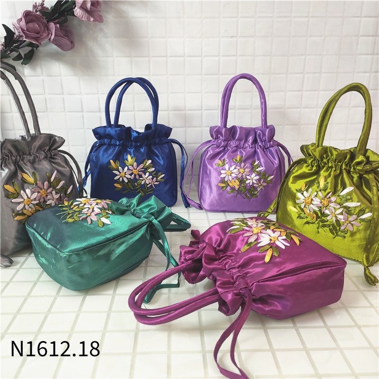 HA15122 - TÚI NHUNG THÊU DIỆN TẾT