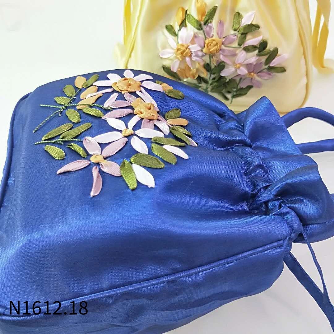HA15122 - TÚI NHUNG THÊU DIỆN TẾT