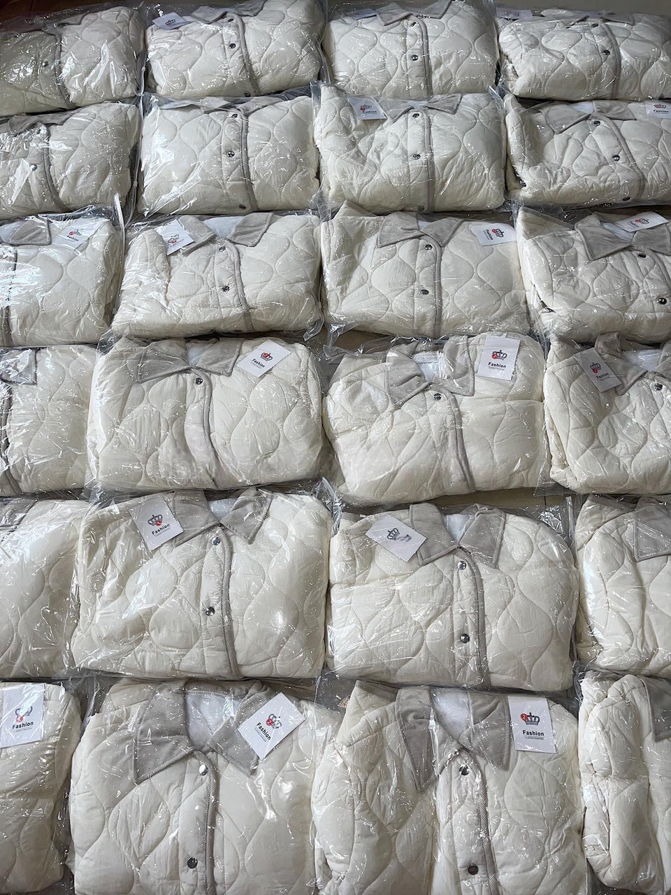24HA31.06 - KHOÁC PHAO GẤU SIÊU NHẸ TRẦN TRÁM