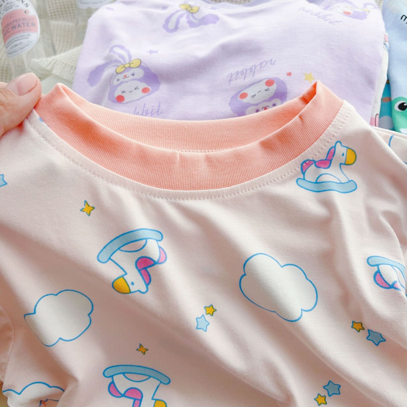 24HA282.05 - BỘ MẶC NHÀ MOMO MOKOO CHO BÉ