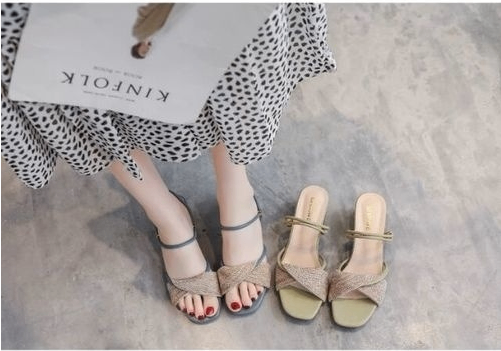 24HA292.01 - SANDAL GÓT VUÔNG PHỐI DẠ CHO NỮ