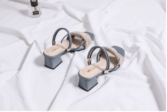24HA292.01 - SANDAL GÓT VUÔNG PHỐI DẠ CHO NỮ