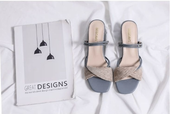24HA292.01 - SANDAL GÓT VUÔNG PHỐI DẠ CHO NỮ