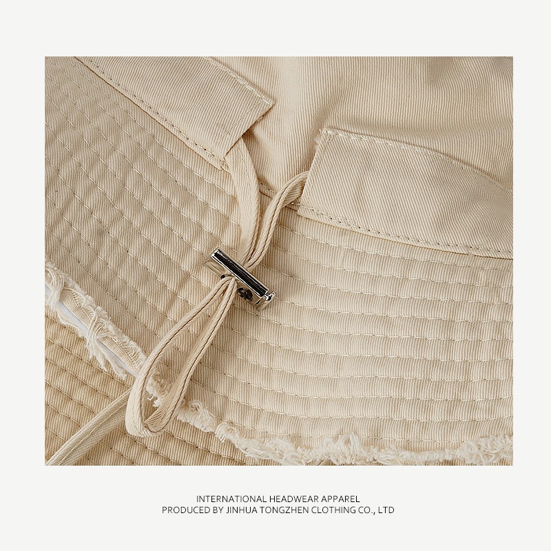 24HA13.08 - MŨ JACQUEMUS HOT HIT