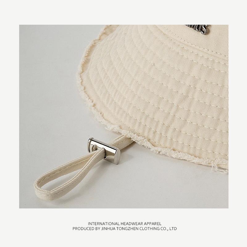 24HA13.08 - MŨ JACQUEMUS HOT HIT
