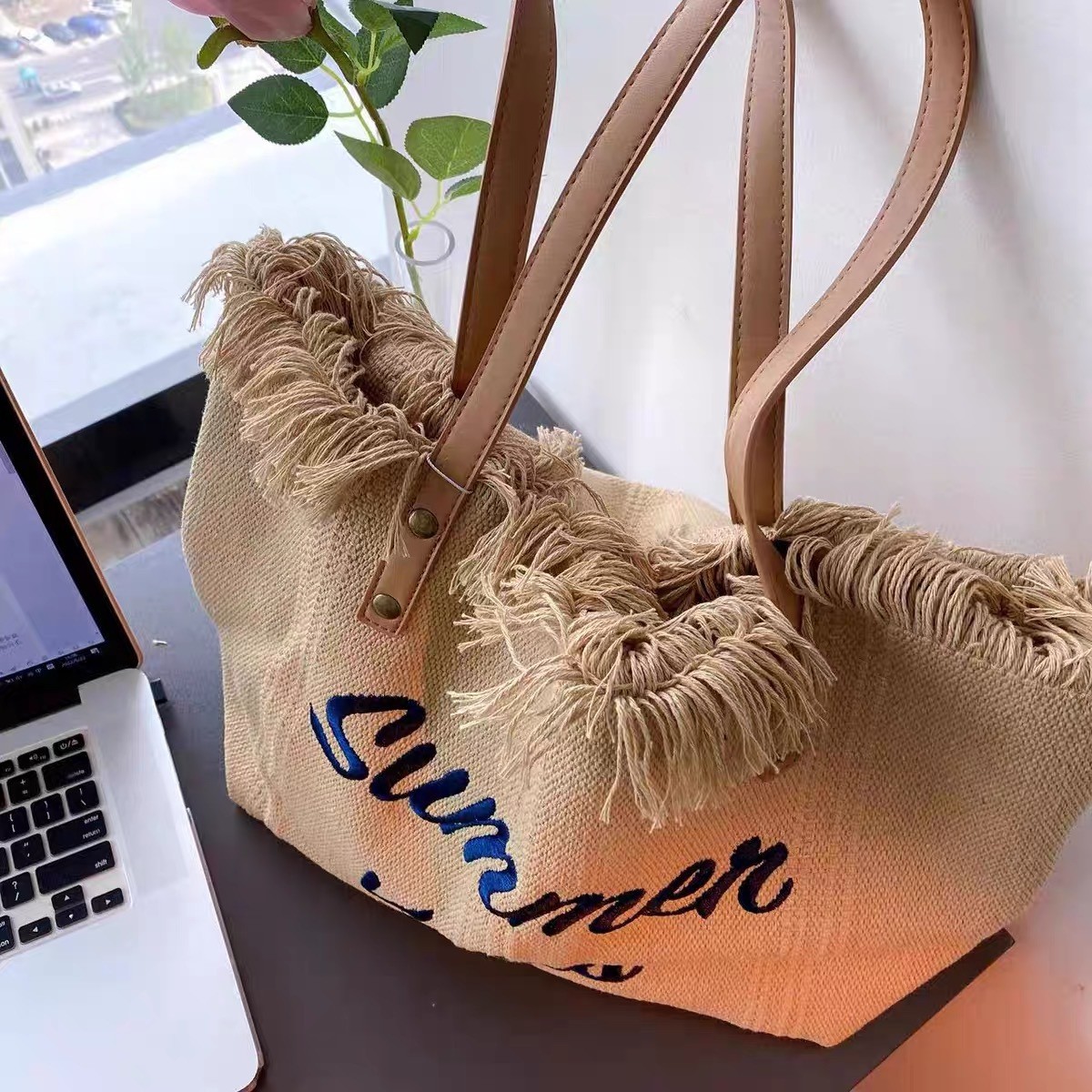 24HH53.06 - TÚI TOTE VẢI THÊU CHỮ