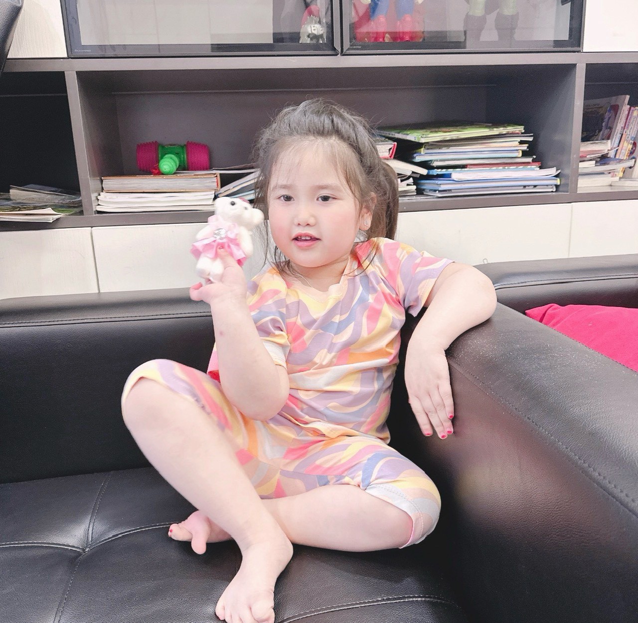 24HAVN05.103 - SÉT 2 BỘ NGỐ HELLO SẮC MÀU BÉ GÁI