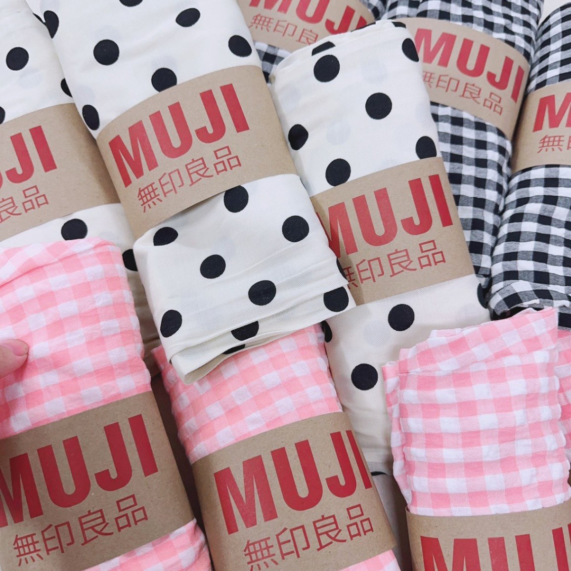 24HAVN06.103 - QUẦN MUJI THÔ HOẠ TIẾT KẺ CHẤM BI