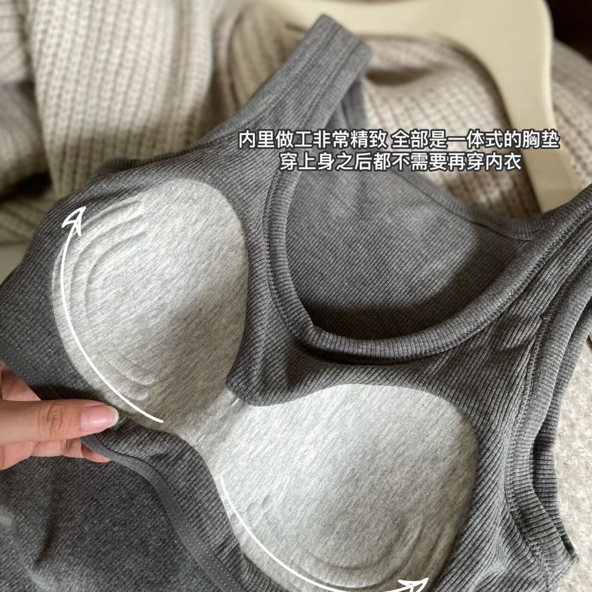 24HH113.01 - ÁO SÁT NÁCH CÓ ĐỆM NGỰC