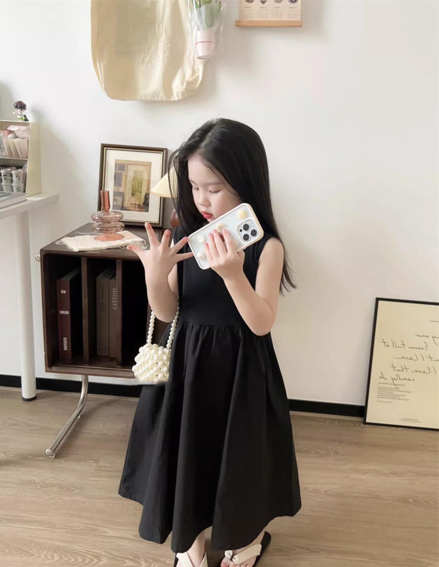 24HA113.05 - VÁY BA LỖ BÉ GÁI 2 MÀU