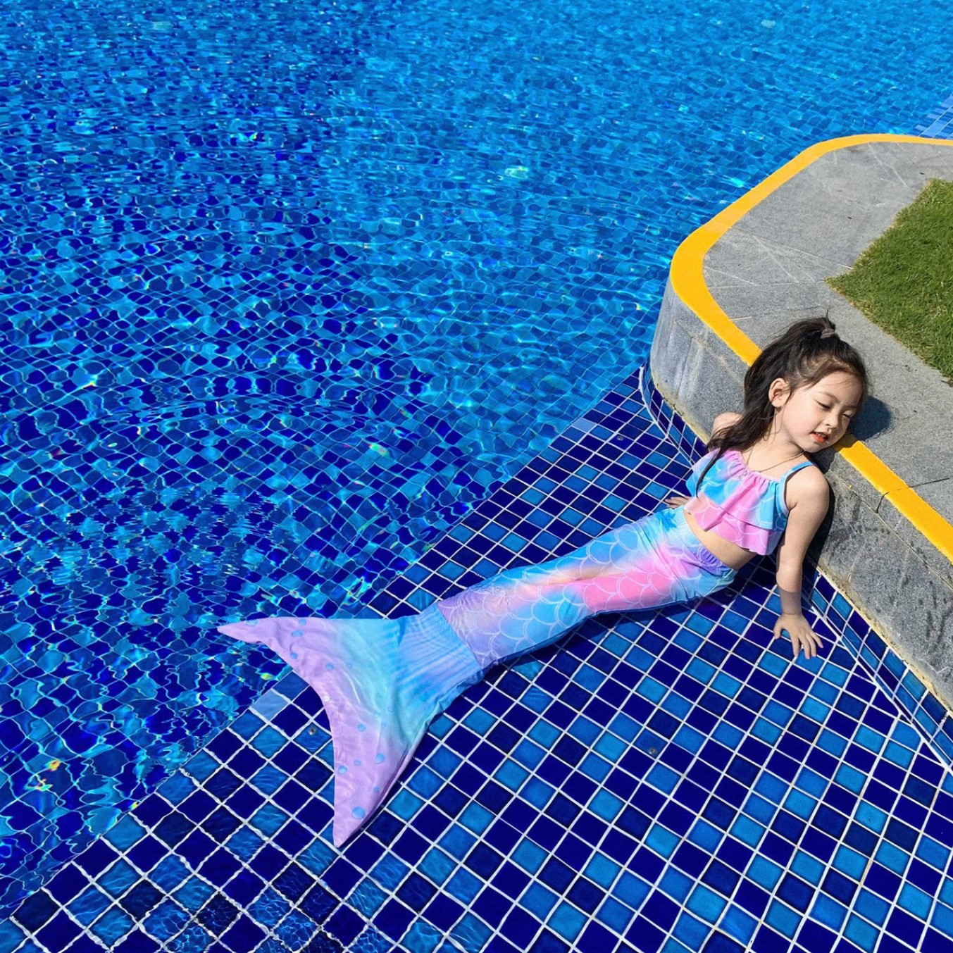 24HA163.01 - SET ĐỒ BƠI NÀNG TIÊN CÁ CHO BÉ
