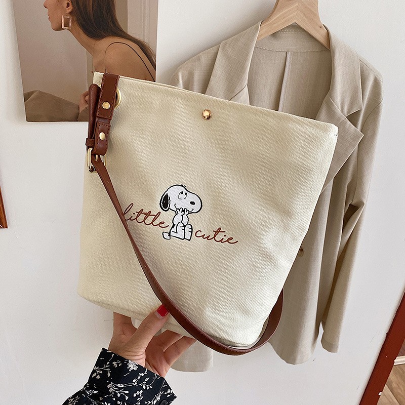 24HA233.02 - TÚI TOTE SNOOPY