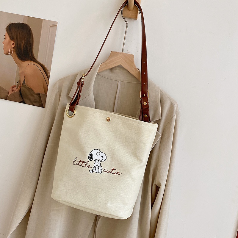 24HA233.02 - TÚI TOTE SNOOPY