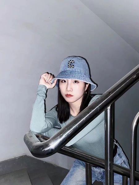 24HA94.11 - MŨ BUCKET JEAN CHỮ C