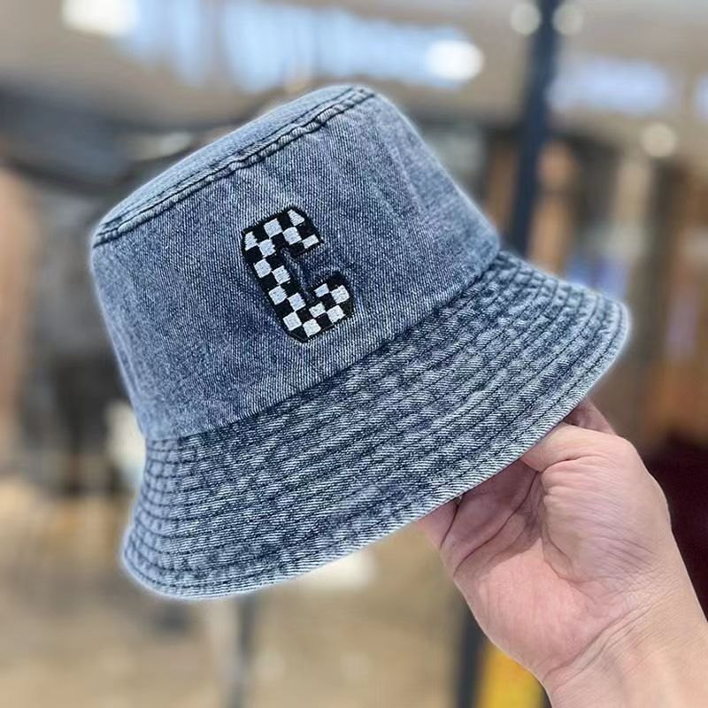 24HA94.11 - MŨ BUCKET JEAN CHỮ C