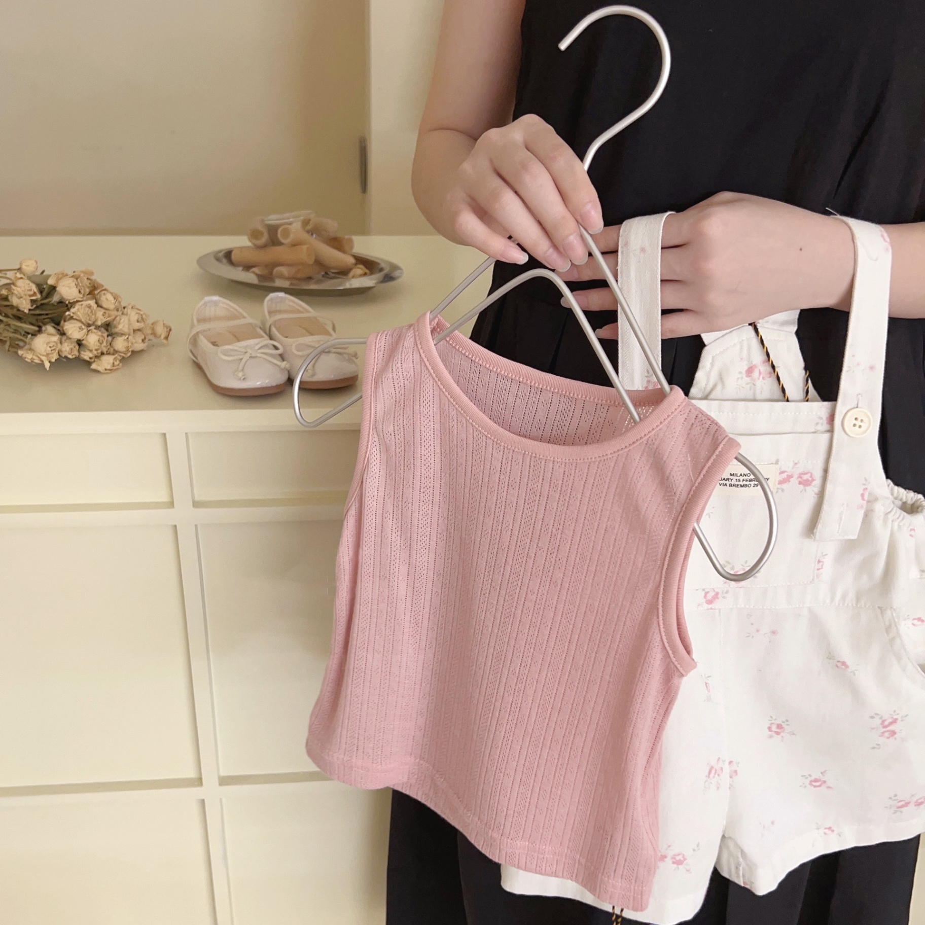 24HA134.04 - SET ÁO KÈM YẾM BÉ GÁI