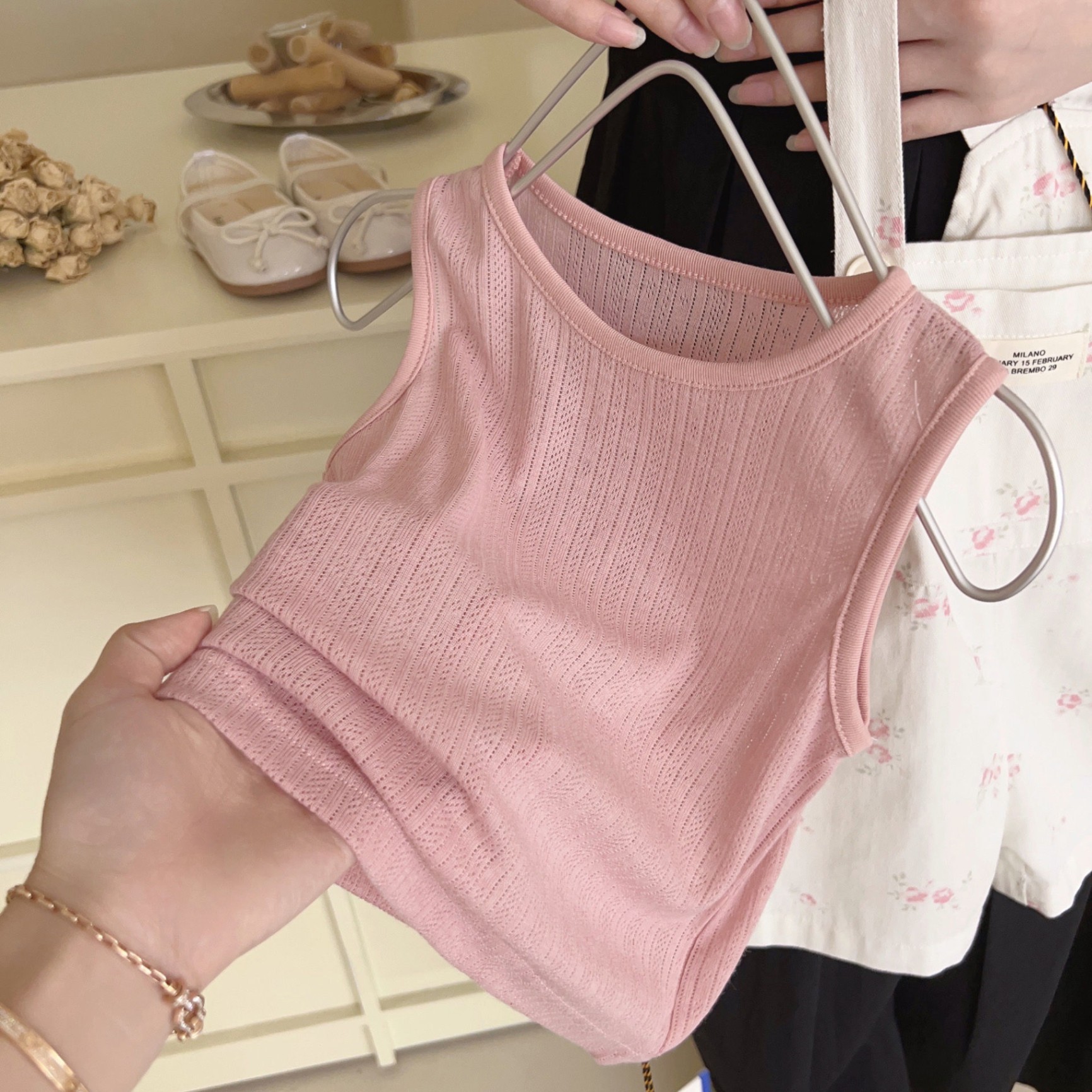 24HA134.04 - SET ÁO KÈM YẾM BÉ GÁI