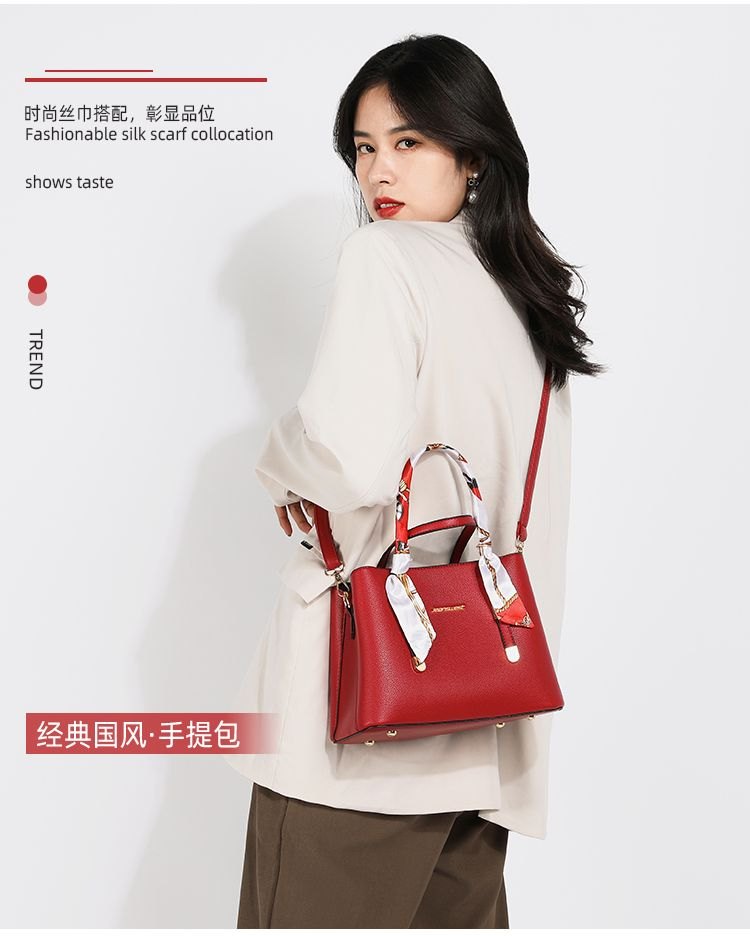 24HA276.32 - TÚI XÁCH JEANSWEST CẦM TAY 2 MÀU NỮ