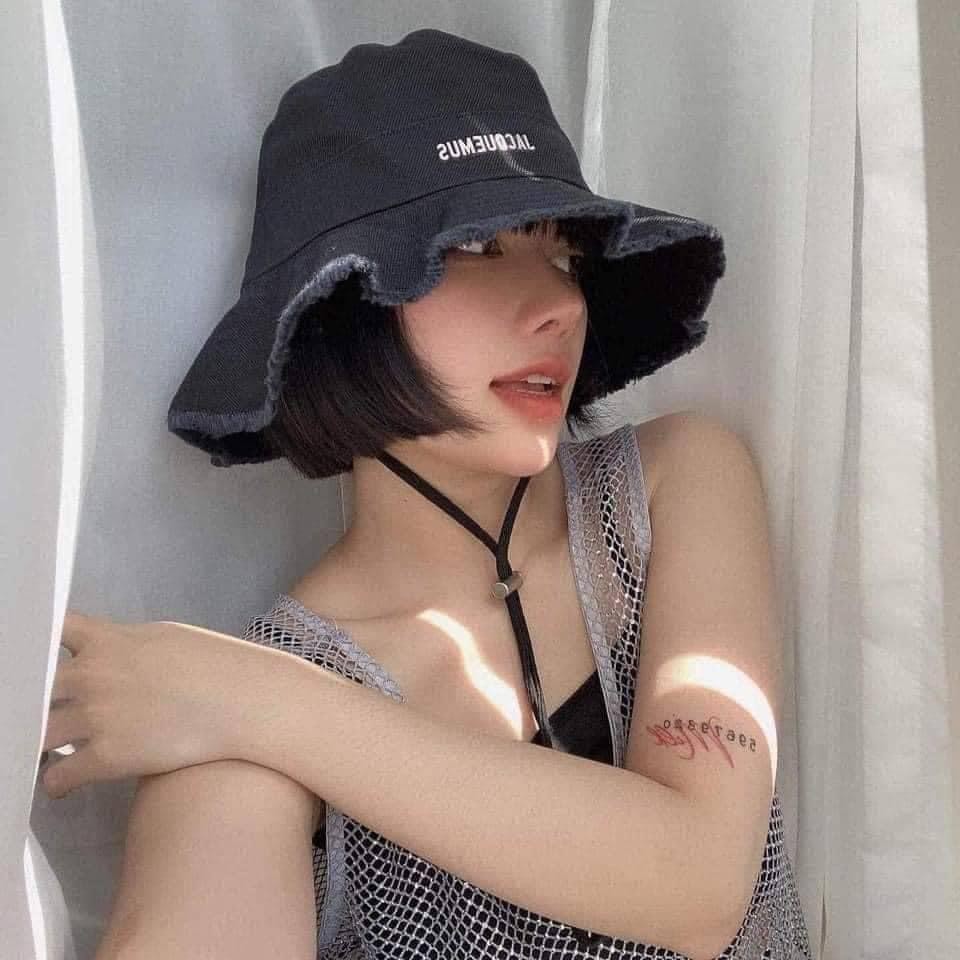 24HA55.16 - MŨ JACQUEMUS.