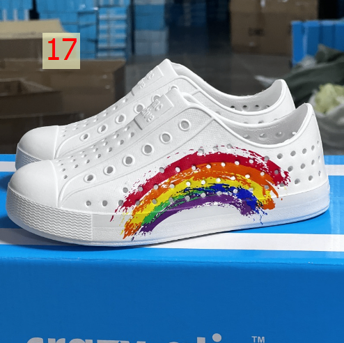 24HA235.13 - GIÀY NATIVE TRẺ EM