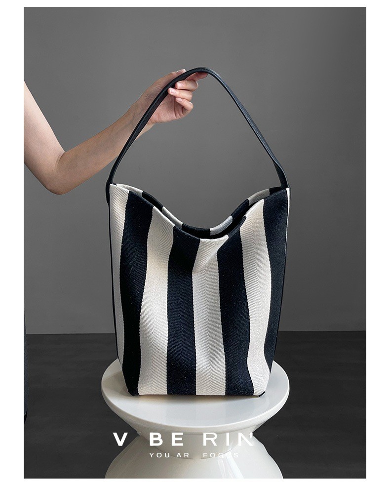 24HH245.14 - TÚI TOTE KẺ SỌC