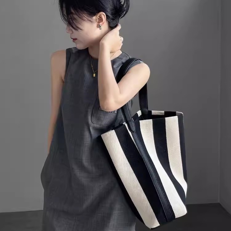 24HH245.14 - TÚI TOTE KẺ SỌC