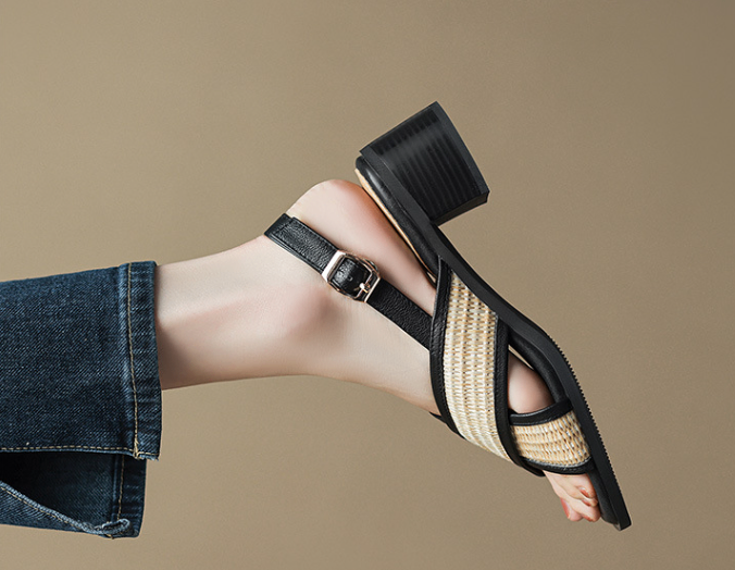 24HA86.27 - SANDAL GÓT VUÔNG QUAI CHÉO NỮ
